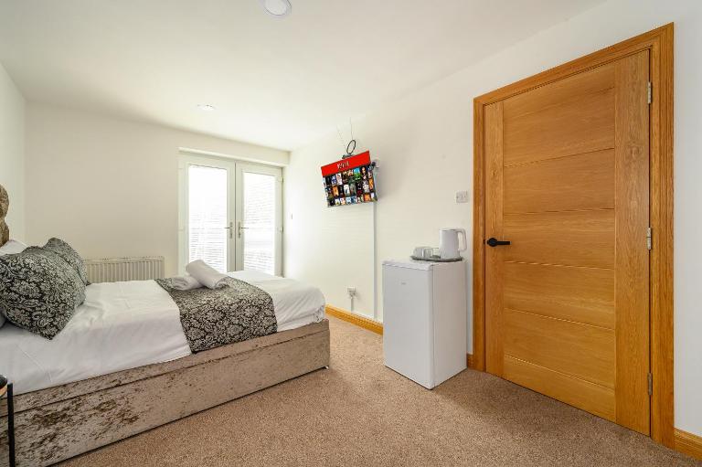 -RF7B- For your relaxed and Cosy stay with Free WiFi - B&B Batley