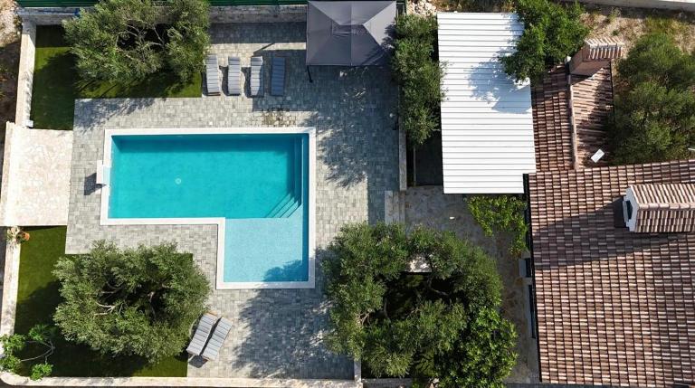 Barba Ive - Holiday Home with Pool - Bed and Breakfast Vodice