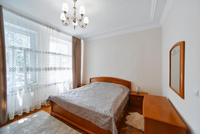 Central Poetry Apartament - Chambres d'hôtes Chişinău