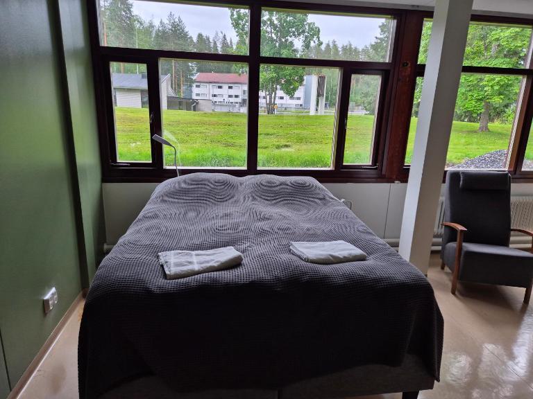 NATO bunker with nice bed and appliancies - Bed and Breakfast Mikkeli