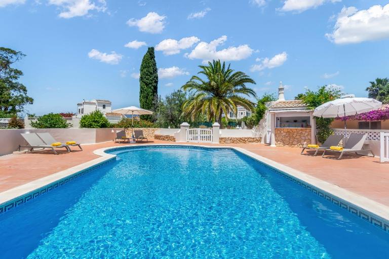 Casa Brava 6 Bedroom Villa with Pool - Chambres d'hôtes Carvoeiro