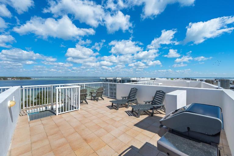 Destin West Sandpiper PH 07 penthouse with bay views sleeps 6 - B&B Fort Walton Beach