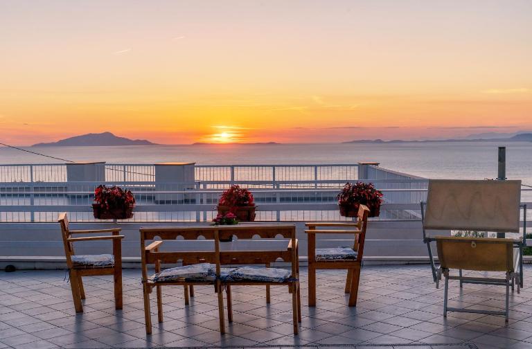 De Vivo Realty - La Perla Blu - B&B Massa Lubrense