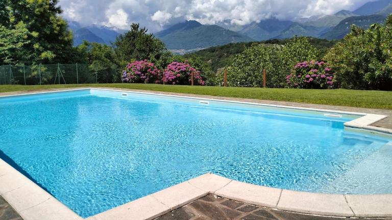 Casa Maria Teresa, piscina e campo da tennis - Bed and Breakfast Colico