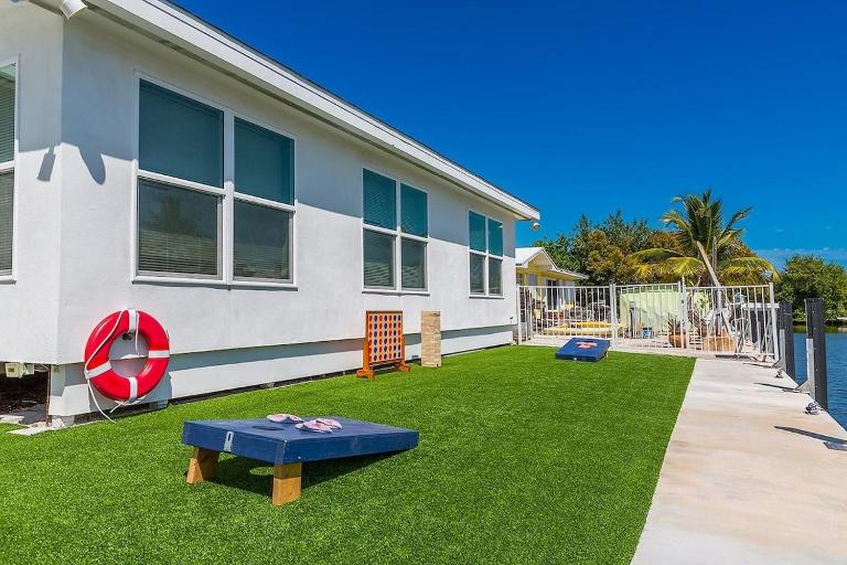 Sea Glass Dreams - Waterfront Pool Home, Mini Golf, Game Room, 110' Dock - B&B Marathon