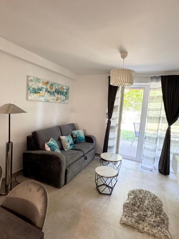 Paloma Blanca Apartman - Ferienwohnung Gárdony
