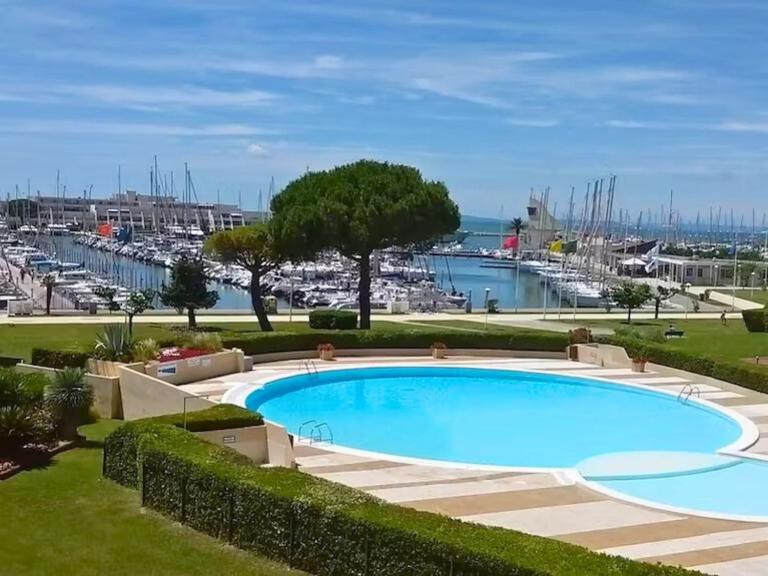 Port Horizon - T3 terrasse vue port climatisé piscine WIFI résidence Escale Port - B&B Le Grau-du-Roi