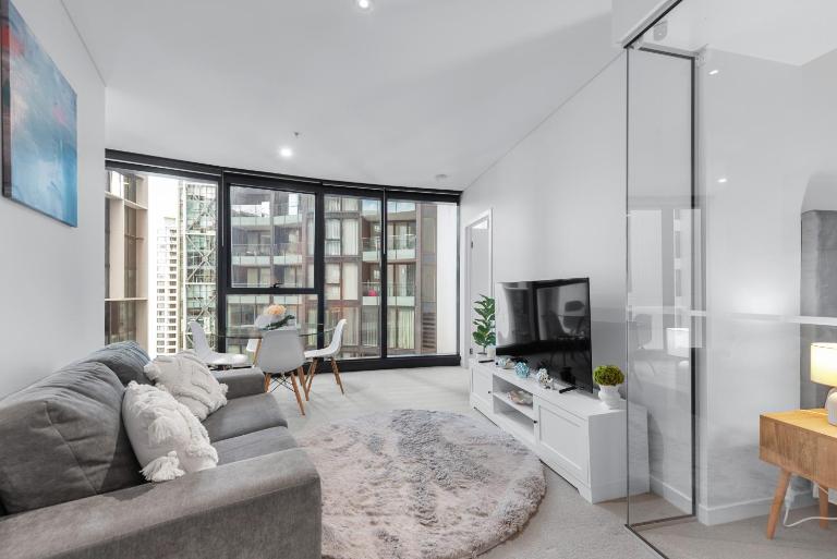 Stylish 2BR - Tallest Building in City plus Pool, Gym - Bed and Breakfast Brisbane
