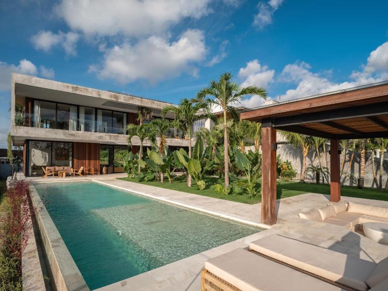 Villa Famara Pererenan, Canggu by Blacksand - Chambres d'hôtes Tambakboyo