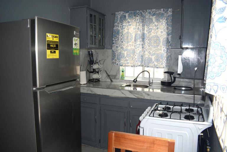 Snuggled Oasis Studio - Ferienwohnung Portmore