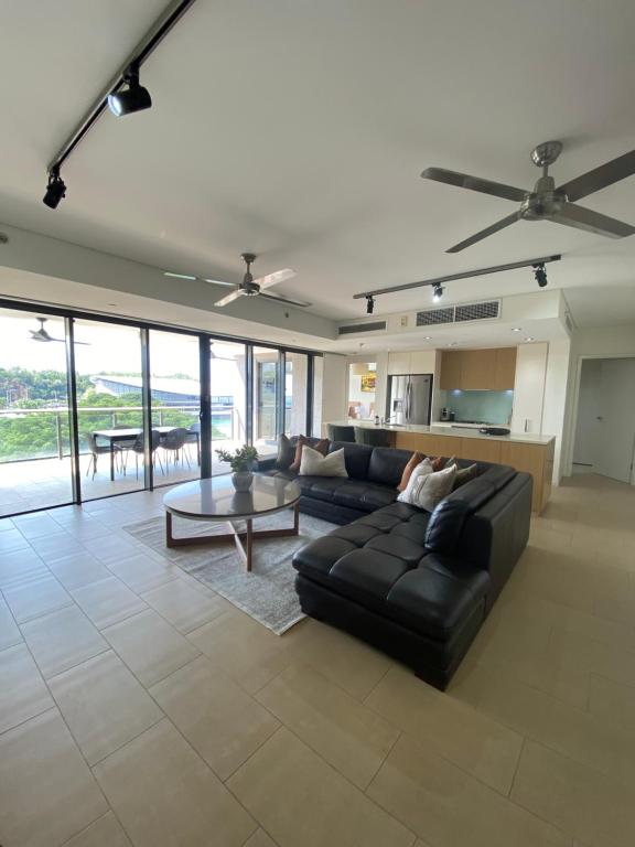 Lagoon Waterfront Oasis relaxing balcony & BBQ - B&B Darwin