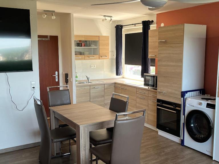 schönes Apartment mit Festungsblick - FREE Parking - - B&B Würzburg