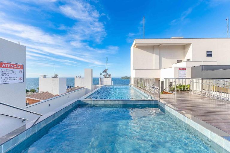 Elegancia y confort en una Suite a 120 metros de la Playa de Bombinhas - B&B Bombinhas