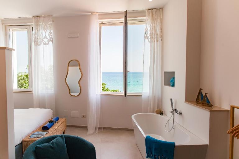Acquamarina Suites by MONHOLIDAY - B&B Monopoli