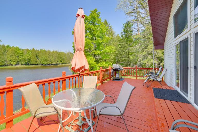 Escanaba River Getaway: Fish, Hike & Ski! - B&B Cornell