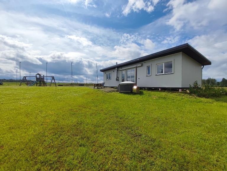 Brīvdienu māja Dīķmalas - B&B Andzēni