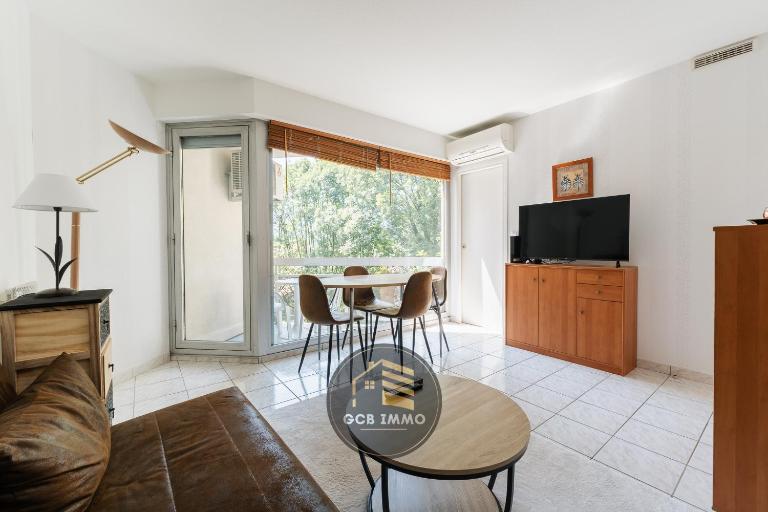 Le Cocon - 4 personnes et Parking Privé Gratuit - B&B Meylan