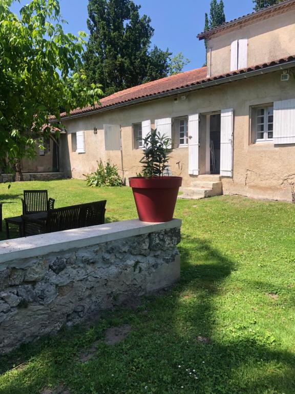 Aux Chênes Centenaires - Bed and Breakfast Sos