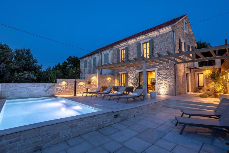 Heritage Villa Francheza-Elegant Stone villa near the Beach, Pašman Island , Ugrinić - B&B Ugrinići