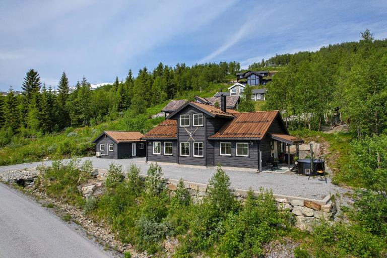 Grand and modern cabin - B&B Sogndal