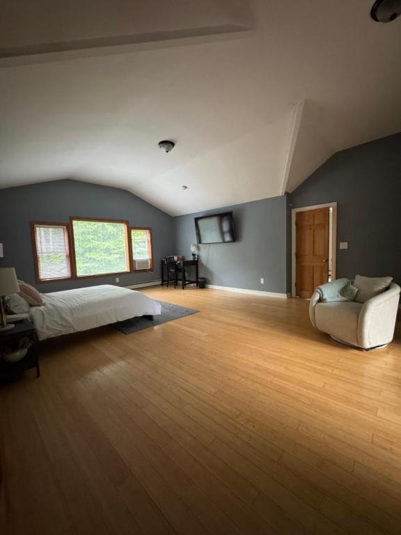 Quiet Cozy Stay Spacious Home Near Beach & Shops - B&B Hamden