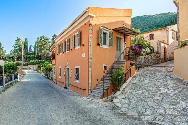 The Botzos Residence - Terracotta & Olive Suites - B&B Doukádes