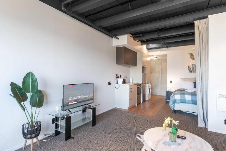 Cozy Studio - Private Balcony Bath and Tub - B&B Lower Hutt