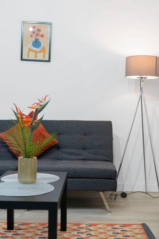 Free Parking - Sleeps 6 - Central - New Interior - B&B Greenock