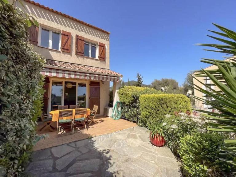 Maison familiale proche plage, parking, clim - B&B Carqueiranne