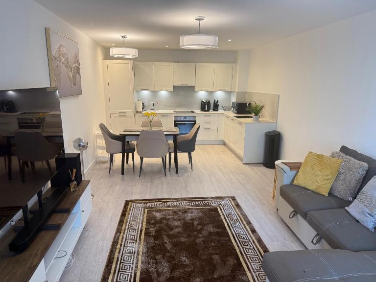 Brand new Three bedroom Luxury apartment in Harrow - Chambres d'hôtes Hatch End
