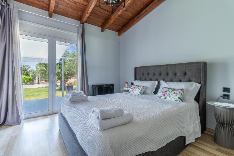 Villa Olive & Stone Loutraki - B&B Loutráki