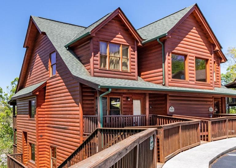 Relaxing Cabin W Hot tub Pool Table - Bed and Breakfast Pigeon Forge