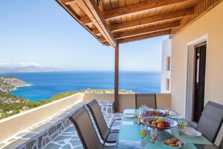 Everlasting Blue - Bed and Breakfast Kira Panagia