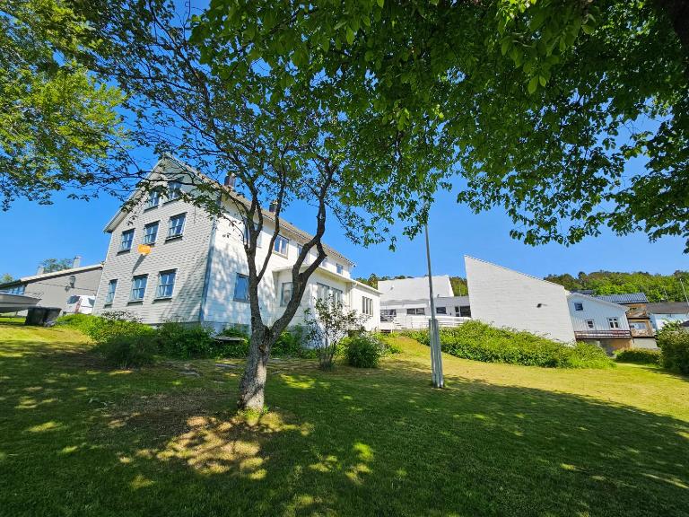 Våg Helgeland - Solbakken Gjestehus - B&B Alstahaug