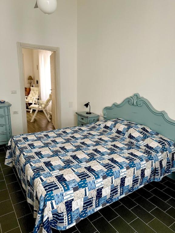 Il Maestralino, nice apartment with courtyard - B&B Calasetta