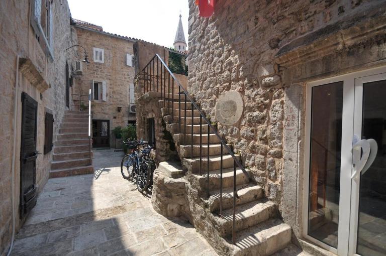 Budva Old City Central Studio Private - Bed and Breakfast Budva