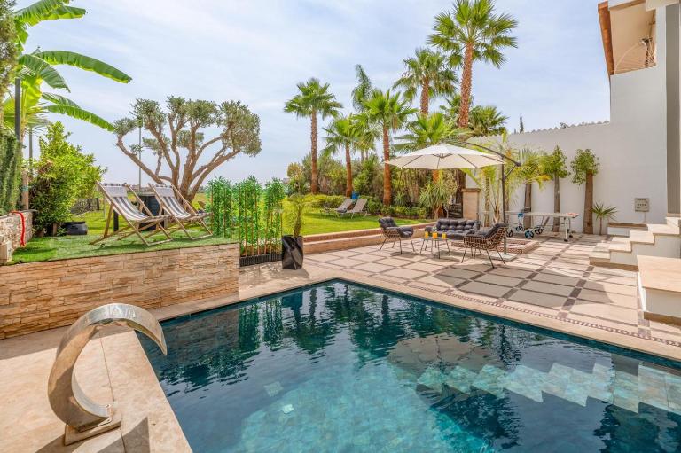 M revasion 5 bedroom villa facing golf course breakfast and light housekeeping included - B&B Marrakech