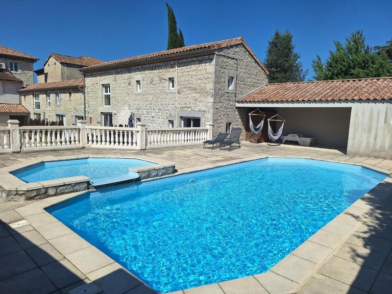 Charmant studio avec piscine - B&B Ruoms