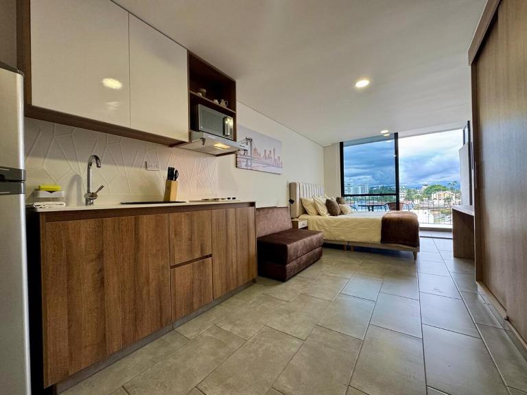 Apartaestudio con balcón en zona top - B&B Armenia