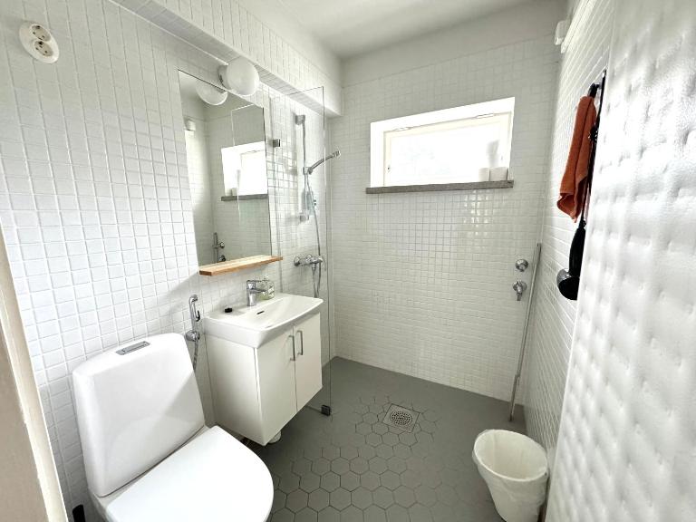 Unique House with 8 beds only 10 min from the airport and 350 m from train - B&B Vantaa