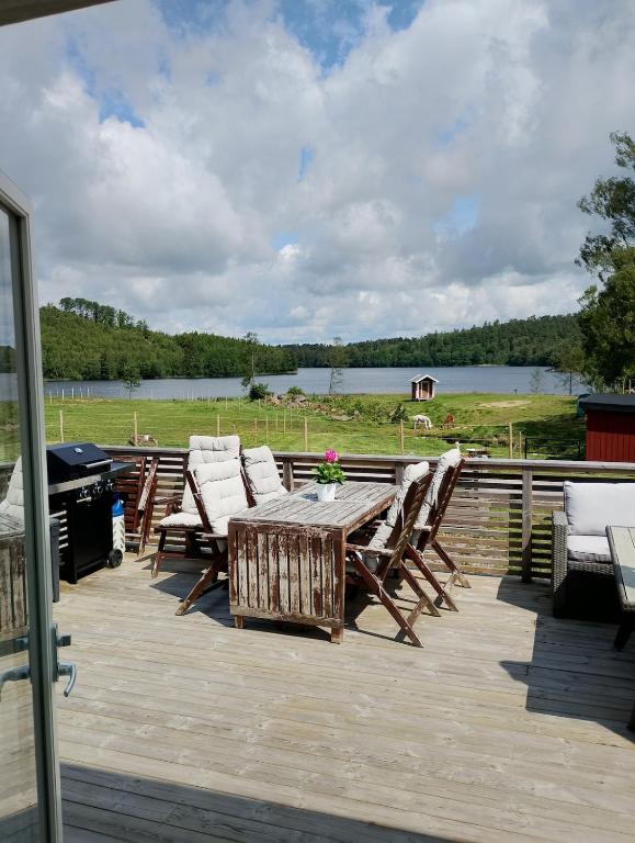 Cozy cottage with lake view - B&B Grimeton