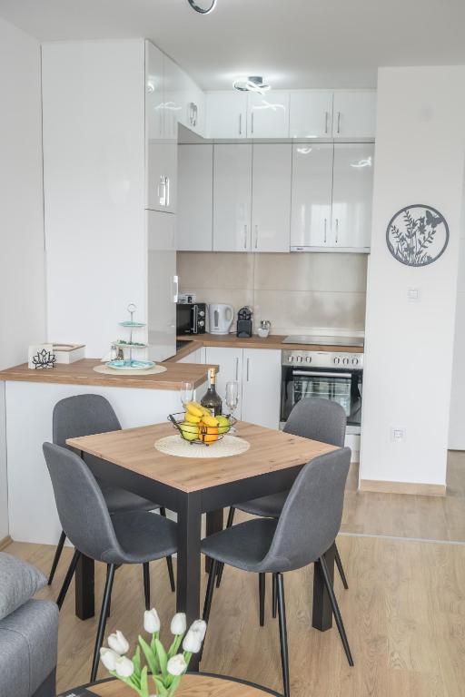 Apartman TRI KRALJA 2 - Chambres d'hôtes Banja Koviljača