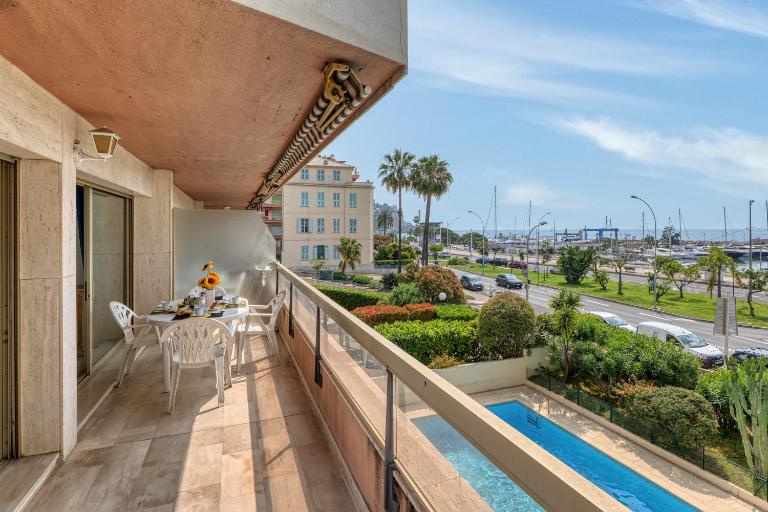 Port & Pool Hideaway - Happy Rentals - B&B Mentone