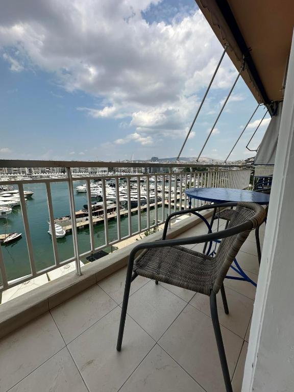 Serenity View Apartment - Marina Zeas - B&B El Pireo
