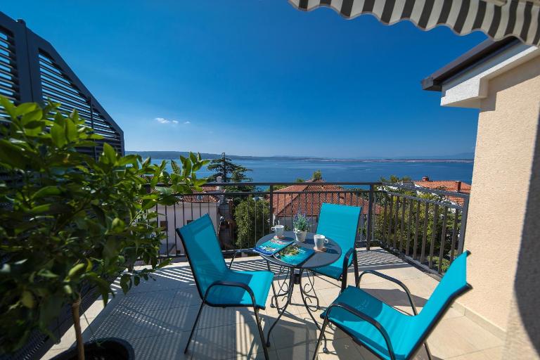 MAJDA M Apartment 100m from the sandy beach - B&B Cirquenizza