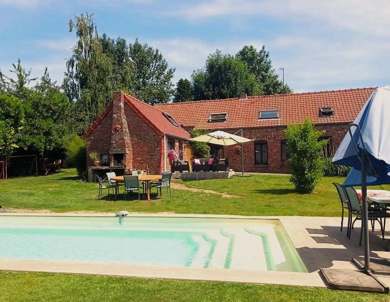 La Vendegeoise - Gîte chaleureux 10P chez l'habitant - Jardin- Piscine ext chauffée partagée de mai à septembre - Ferienwohnung Vendegies-au-Bois