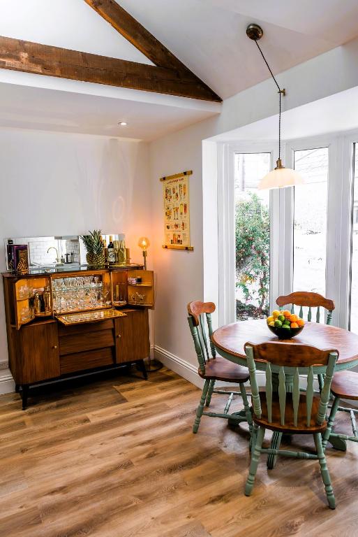 Spacious Victorian 4 Bed l Cocktail Bar Spa Bath Workspaces - Ferienwohnung Plymouth
