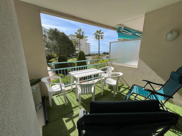 F2 Vue mer - Piscine - Climatisation - Parking - B&B Antibes