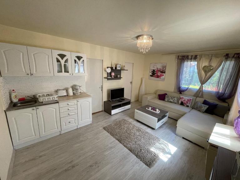 Csipke Apartman - B&B Mezőkövesd