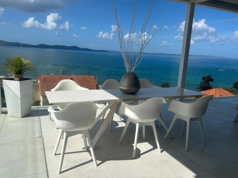 SEA VIEW LUXURY PENTHOUSE WITH SAUNA, JACUZZI AND POOL in VILLA ZADAR SUPERIOR - B&B Zadar